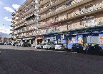 Edificio all\'aperto - Locale Commerciale Piazza Duca Di Camastra
20, Catania - foto 25