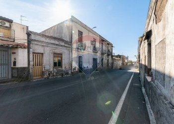 Edificio all\'aperto - Casa indipendente Via Palermo
 
596, Catania - foto 3
