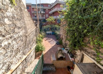 Giardino - Casa indipendente Via Palermo
 
596, Catania - foto 25