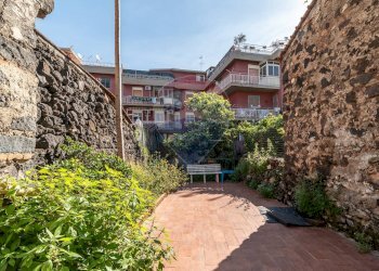 Giardino - Casa indipendente Via Palermo
 
596, Catania - foto 28