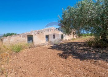 Casa all\'aperto - Terreno agricolo via gianbattista tiepolo
 
104, Caltagirone - foto 1