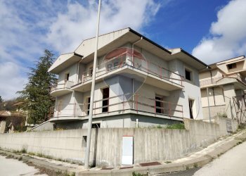 Edificio all\'aperto - Villa viale europa, Vizzini - foto 2