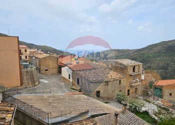 Edificio all\'aperto - Casa semi indipendente Via Archimede
 
16, Reitano - foto 1