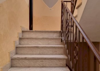 Scale - Casa indipendente VIA BARI
 
35, Paterno - foto 6