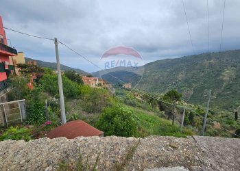Vista delle montagne - Casa semi indipendente Via Alpina
 
15, Reitano - foto 3