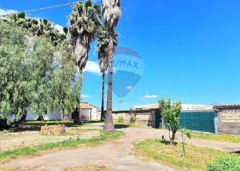 Edificio all\'aperto - Villa Contrada Burrione, Lentini - foto 37