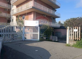 Edificio all\'aperto - Magazzino Via Dafni
 
6, Aci Catena - foto 1