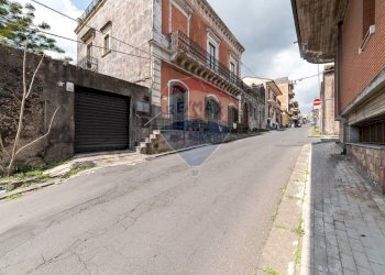 Edificio all\'aperto - Casa indipendente Via III Retta Ponente
 
101, Belpasso - foto 2