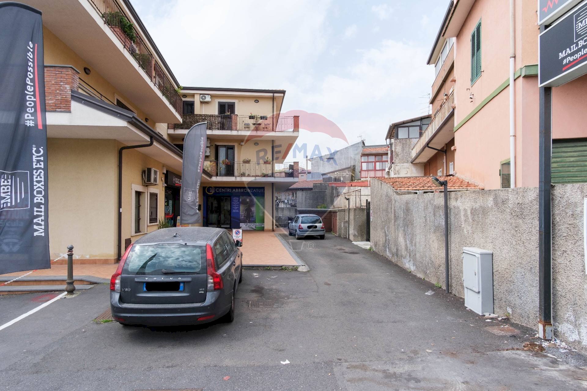 Edificio all\'aperto - Attività Commerciale via Antonio Gramsci
91/A, Gravina di Catania - foto 2