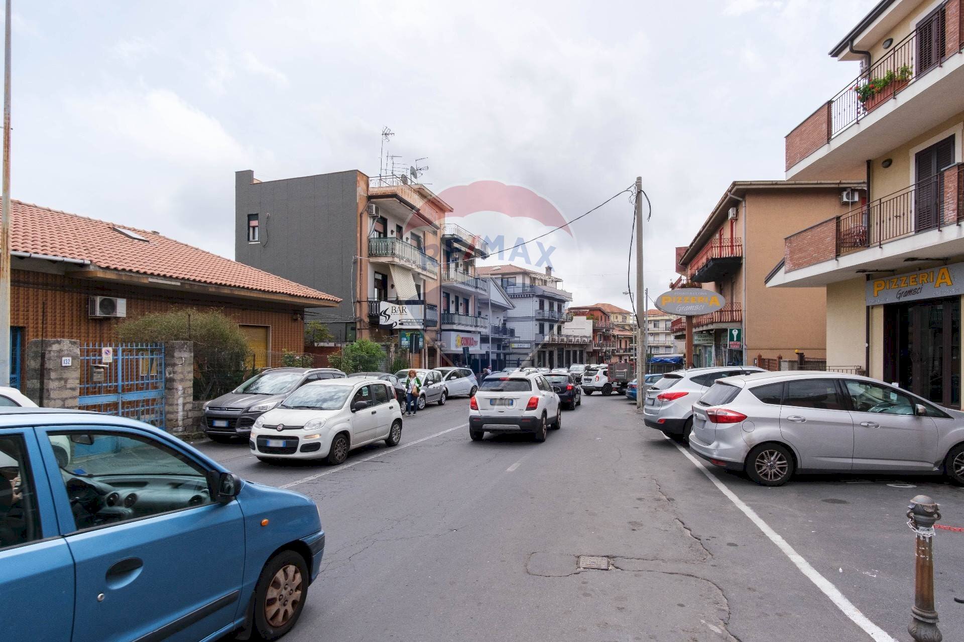 Edificio all\'aperto - Attività Commerciale via Antonio Gramsci
91/A, Gravina di Catania - foto 3
