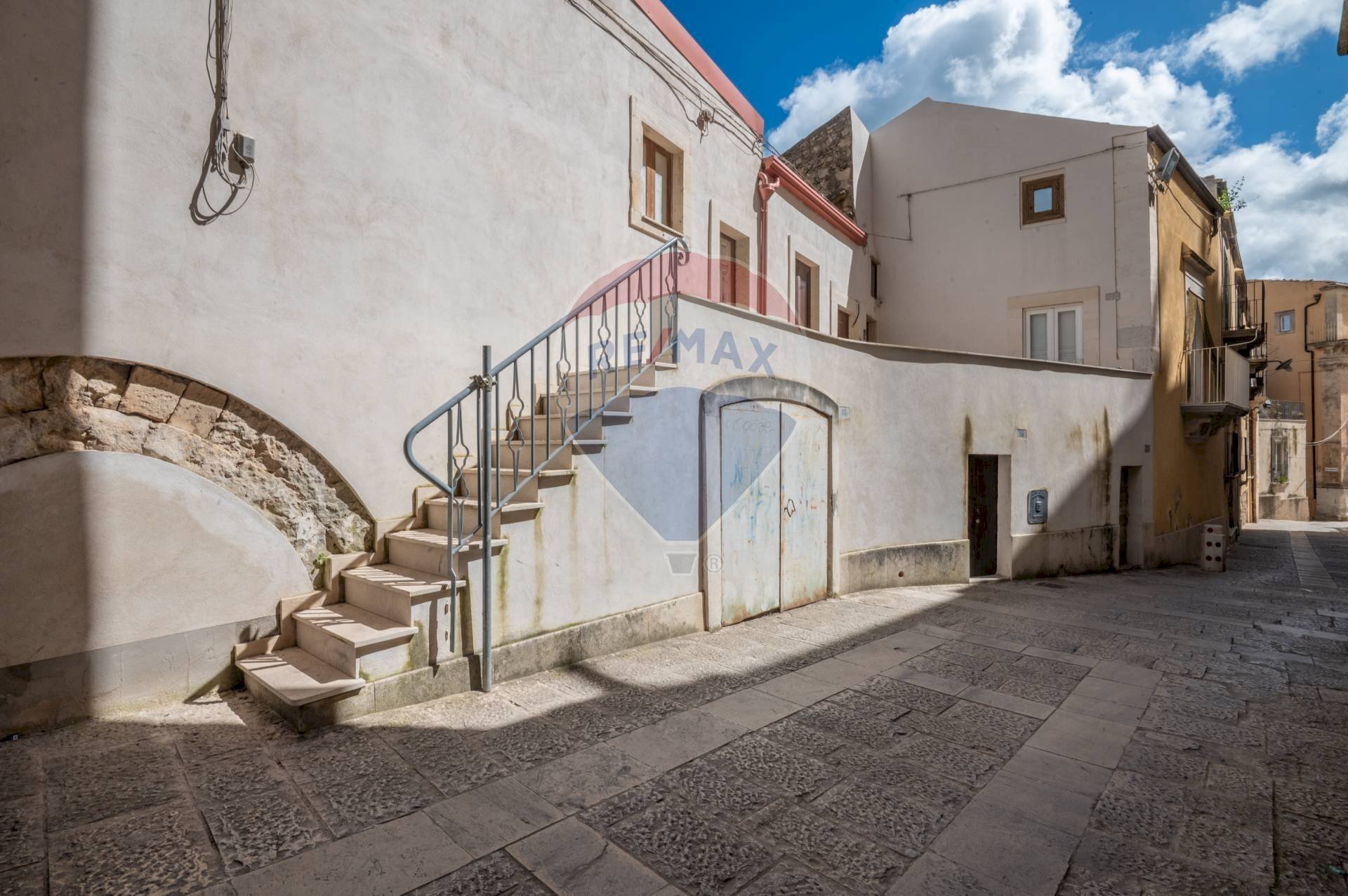 Edificio all\'aperto - Locale Commerciale VIA DUOMO
 
3/5/7, Ragusa - foto 1