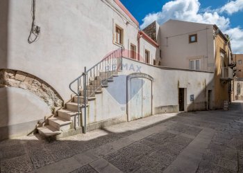 Edificio all\'aperto - Locale Commerciale VIA DUOMO
 
3/5/7, Ragusa - foto 1