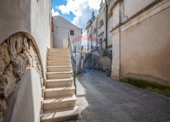 Scale - Locale Commerciale VIA DUOMO
 
3/5/7, Ragusa - foto 2