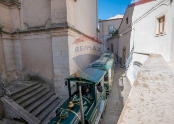 Edificio all\'aperto - Locale Commerciale VIA DUOMO
 
3/5/7, Ragusa - foto 5