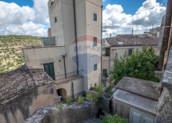 Edificio all\'aperto - Locale Commerciale VIA DUOMO
 
3/5/7, Ragusa - foto 12