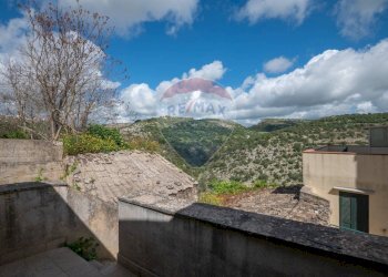 Vista delle montagne - Locale Commerciale VIA DUOMO
 
3/5/7, Ragusa - foto 17