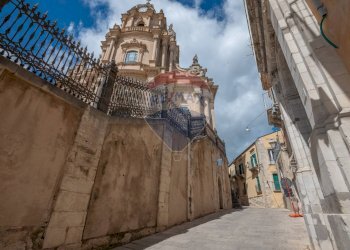 Edificio all\'aperto - Locale Commerciale VIA DUOMO
 
3/5/7, Ragusa - foto 34