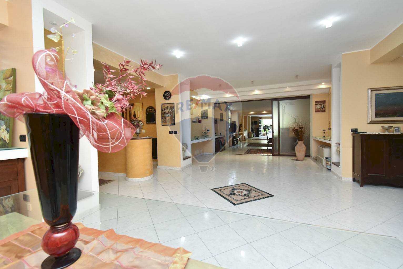 Ricezione / Lobby - Semi-detached house Via Rosolino Pilo
 
2, Motta Sant'Anastasia - photo 1