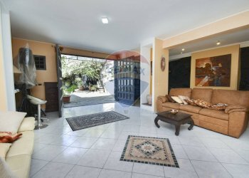 Soggiorno - Casa semi indipendente Via Rosolino Pilo
 
2, Motta Sant'Anastasia - foto 3