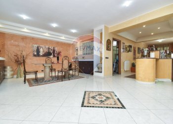 Ricezione / Lobby - Casa semi indipendente Via Rosolino Pilo
 
2, Motta Sant'Anastasia - foto 5