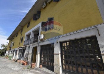 Edificio all\'aperto - Casa semi indipendente Via Rosolino Pilo
 
2, Motta Sant'Anastasia - foto 26