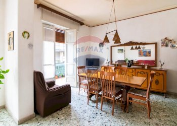 Sala da pranzo - Quadrilocale Via del Popolo
 
25, Acireale - foto 1
