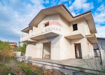 Casa all\'aperto - Villa a Schiera via dei gladioli
 
snc, San Pietro Clarenza - foto 4