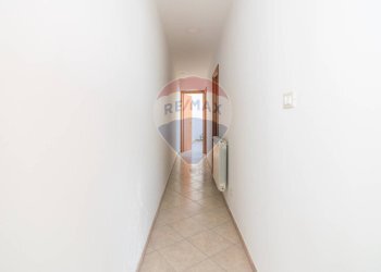 Hall / corridoio - Trilocale Corso Sicilia
 
3, Tremestieri Etneo - foto 20