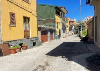 Edificio all\'aperto - Casa indipendente Via Vittorio Emanuele
 
31, Cesarò - foto 31