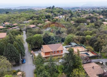 Vista delle montagne - Casa semi indipendente Via Cesare Beccaria
 
10, Pedara - foto 7