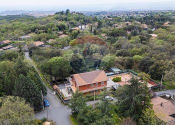 Vista delle montagne - Casa semi indipendente Via Cesare Beccaria
 
10, Pedara - foto 8