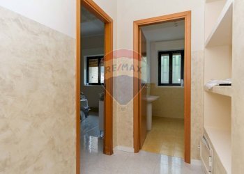 Hall / corridoio - Casa semi indipendente Via Cesare Beccaria
 
10, Pedara - foto 75