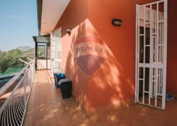 Balcone - Casa semi indipendente Via Cesare Beccaria
 
10, Pedara - foto 86