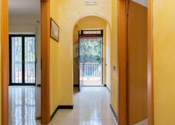 Hall / corridoio - Casa semi indipendente Via Cesare Beccaria
 
10, Pedara - foto 92