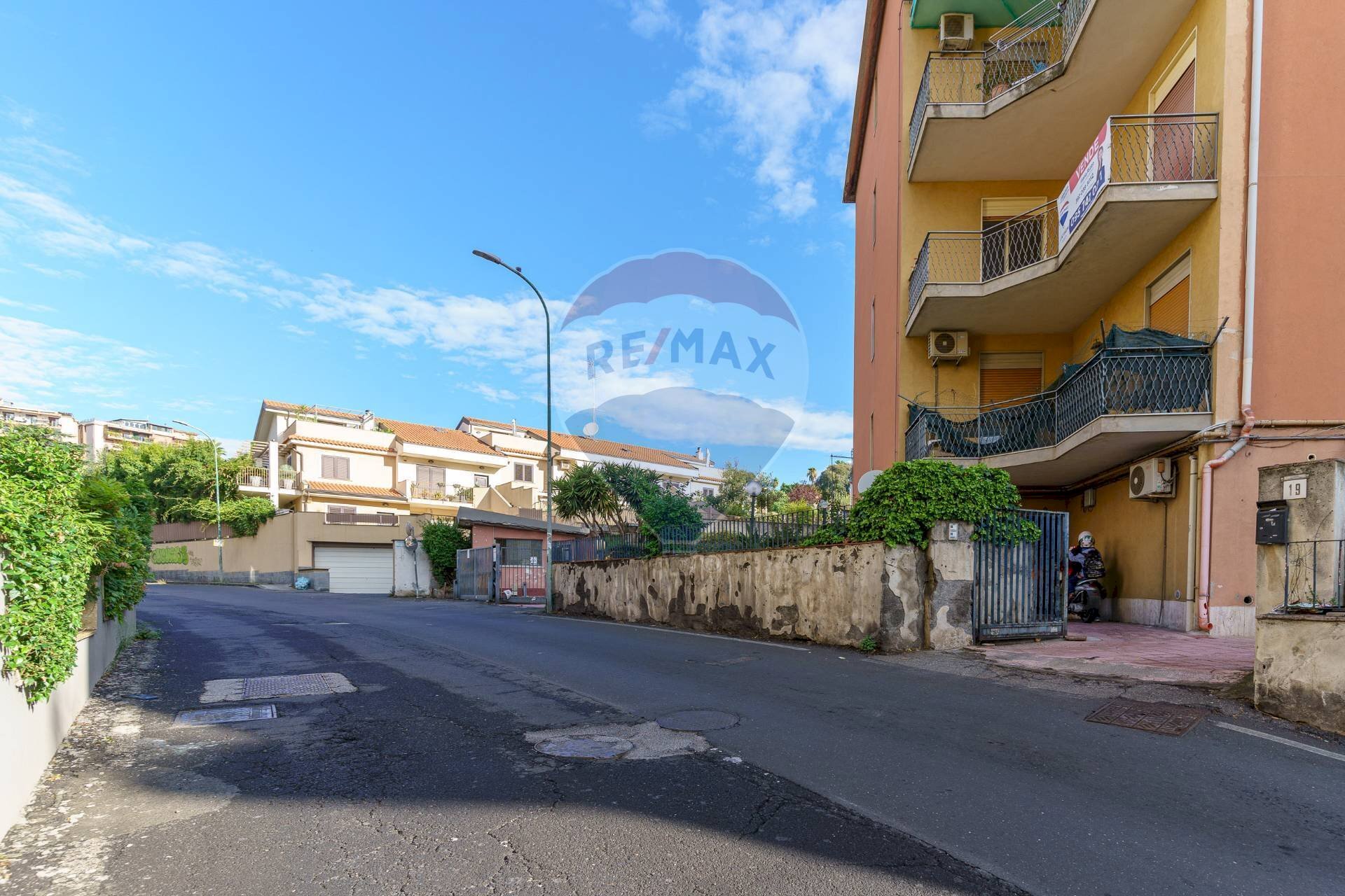 Edificio all\'aperto - Locale Commerciale Via XX Settembre
 
19, San Gregorio di Catania - foto 2