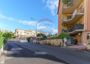 Edificio all\'aperto - Locale Commerciale Via XX Settembre
 
19, San Gregorio di Catania - foto 2