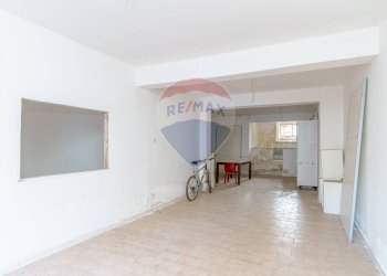 Stanza vuota - Locale Commerciale Via XX Settembre
 
19, San Gregorio di Catania - foto 3