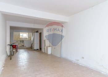 Stanza vuota - Locale Commerciale Via XX Settembre
 
19, San Gregorio di Catania - foto 4