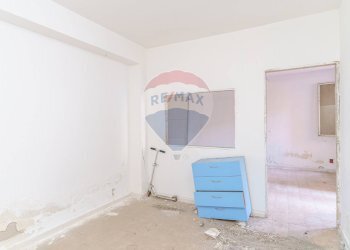 Stanza vuota - Locale Commerciale Via XX Settembre
 
19, San Gregorio di Catania - foto 8