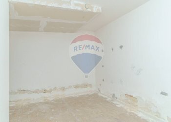 Stanza vuota - Locale Commerciale Via XX Settembre
 
19, San Gregorio di Catania - foto 13