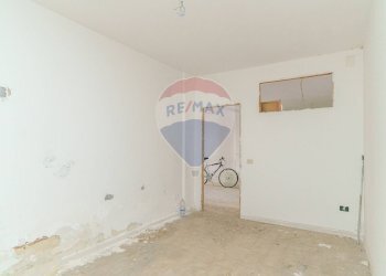 Stanza vuota - Locale Commerciale Via XX Settembre
 
19, San Gregorio di Catania - foto 16