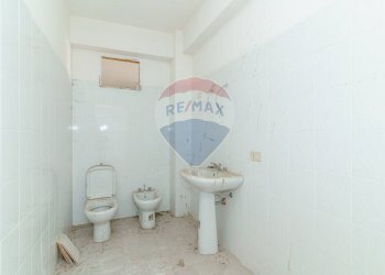 Bagno - Locale Commerciale Via XX Settembre
 
19, San Gregorio di Catania - foto 17