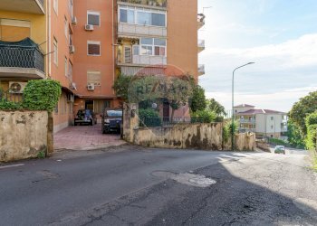 Edificio all\'aperto - Locale Commerciale Via XX Settembre
 
19, San Gregorio di Catania - foto 22