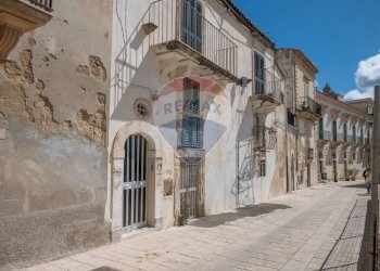 Edificio all\'aperto - Casa semi indipendente via torrenuova
 
35-37-39, Ragusa - foto 1