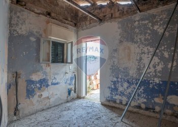 Stanza vuota - Casa semi indipendente via torrenuova
 
35-37-39, Ragusa - foto 32