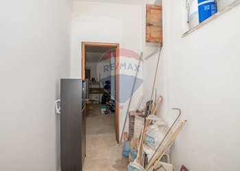 Hall / corridoio - Trilocale Viale Autonomia
 
81, Caltagirone - foto 24