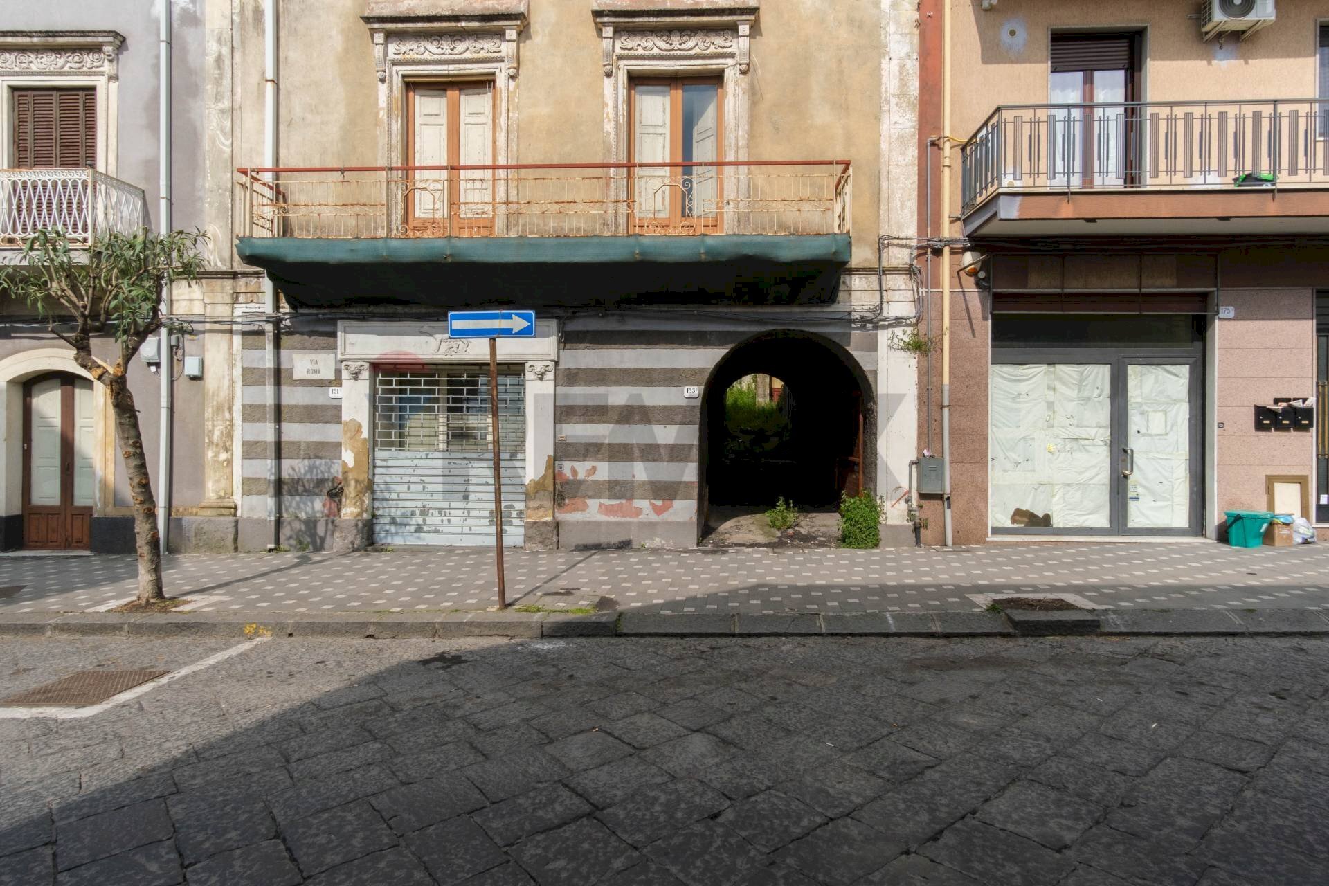 Edificio all\'aperto - Casa indipendente via Roma
 
153, Zafferana Etnea - foto 1