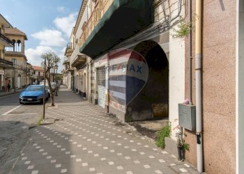 Edificio all\'aperto - Casa indipendente via Roma
 
153, Zafferana Etnea - foto 1