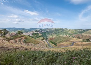 Vista delle montagne - Villa Contrada Poggio Impiso
 
snc, Vizzini - foto 6