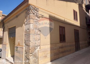 Edificio all\'aperto - Locale Commerciale VIA DAMAGGIO FISCHIETTI
 
78, Gela - foto 1